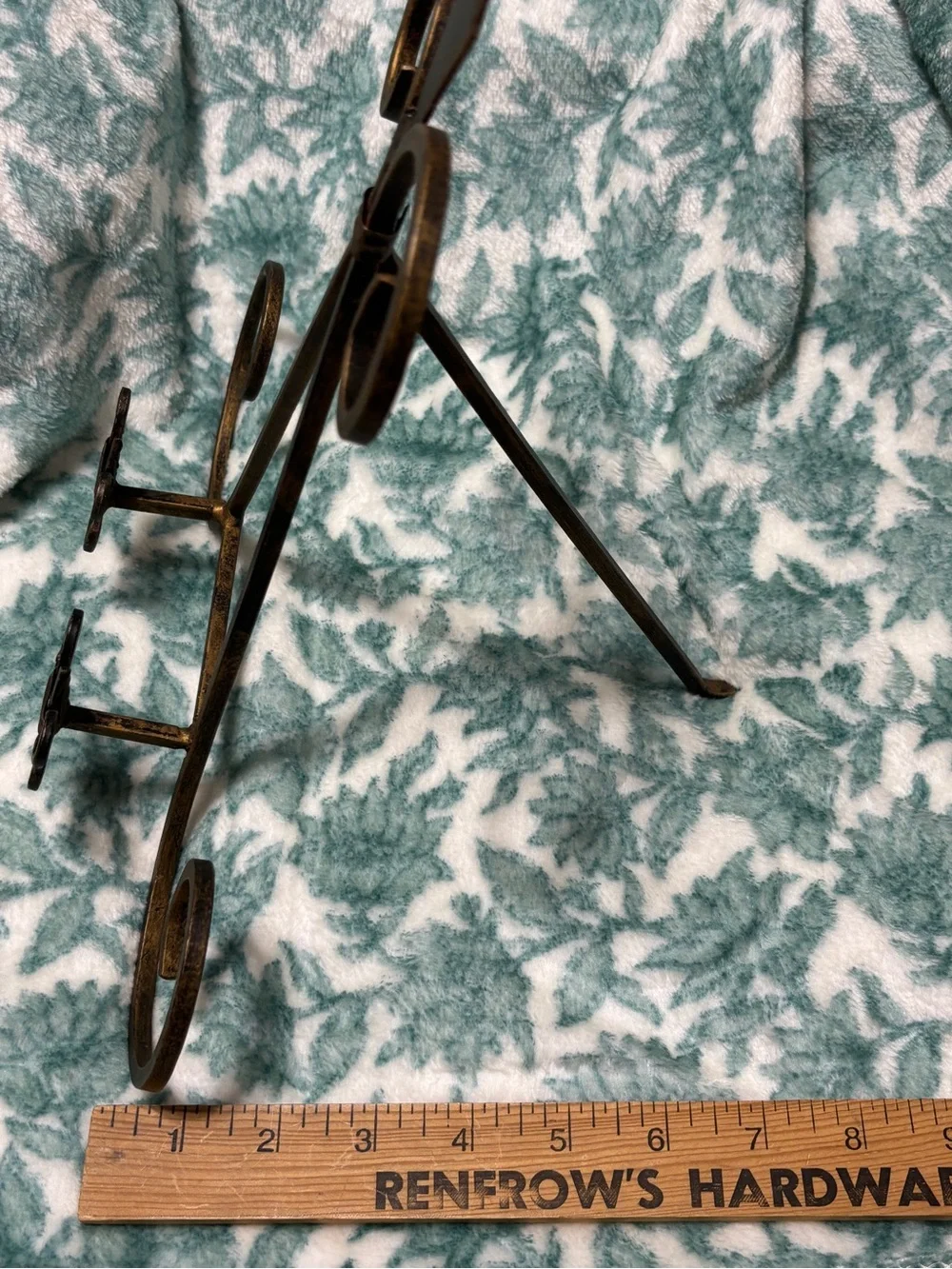 Decorative Metal Easel in Antique Bronze 12”x11”x7”. Holds plates / Art / Books